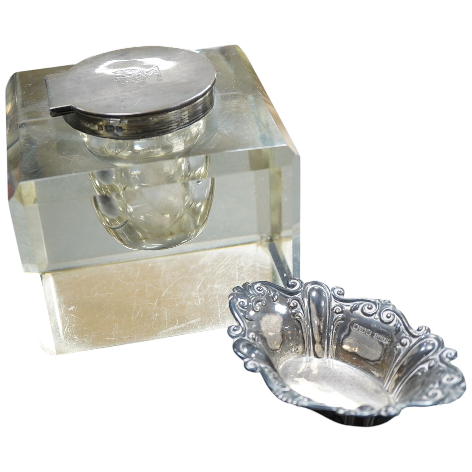 An Edwardian silver mounted cut glass square inkwell, by John Grinsell & Sons, Birmingham, 1901, width 10cm and a small silver pin dish.
